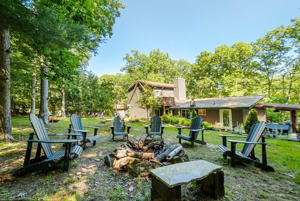 Property building, Natural landscape, Garden, Seating area, fireplace