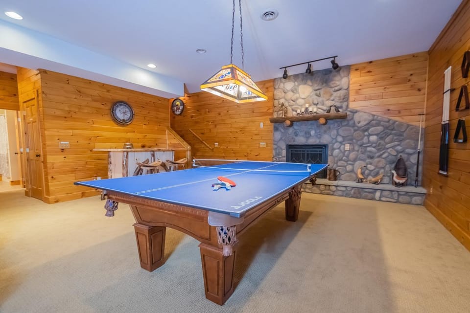 Game Room, Table tennis, fireplace