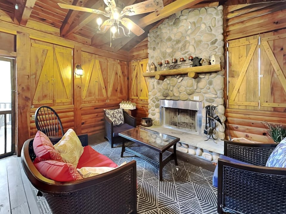 Skylodge House in Deep Creek Lake