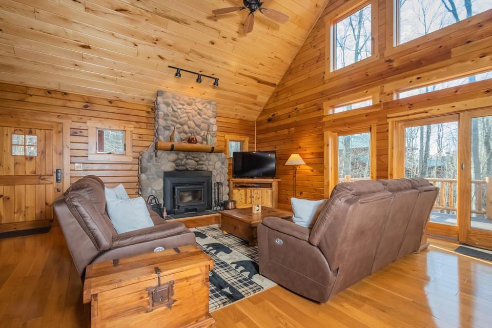 TV and multimedia, Living room, Seating area, Garden view, fireplace, furniture
