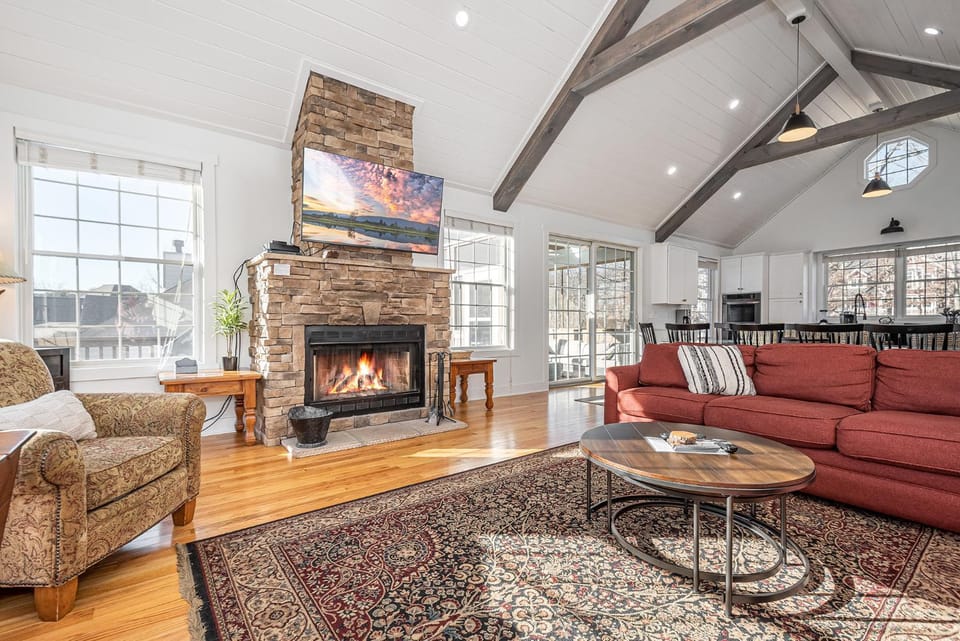 TV and multimedia, Living room, Seating area, fireplace, furniture