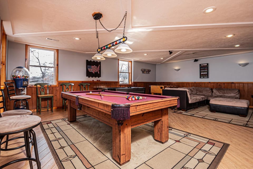 Sunkissed Lodge House in McHenry