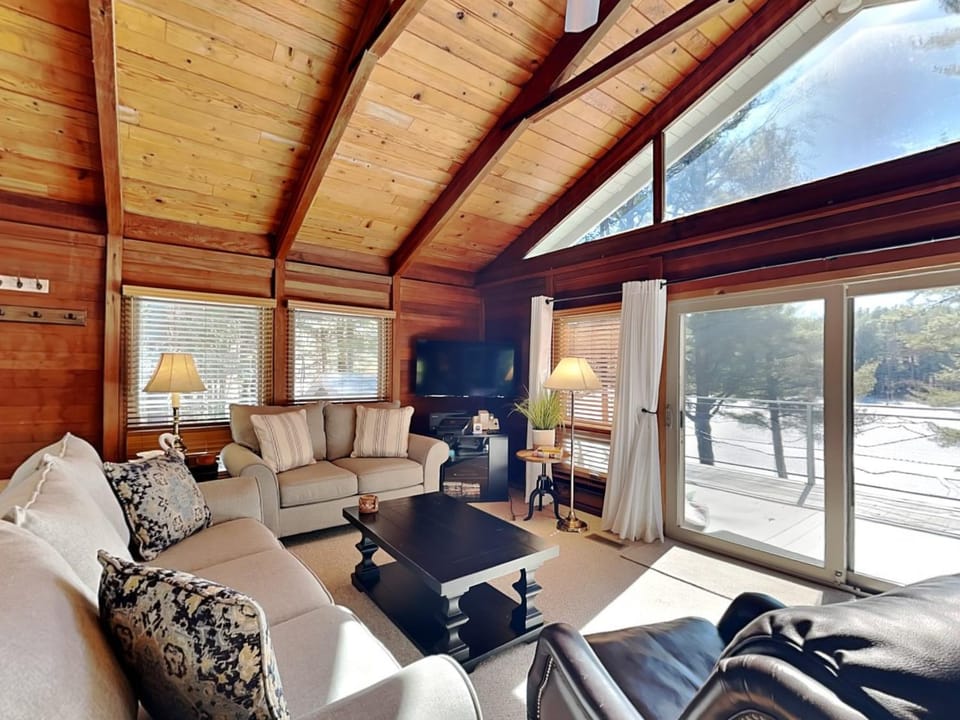 Swans Nest House in Deep Creek Lake