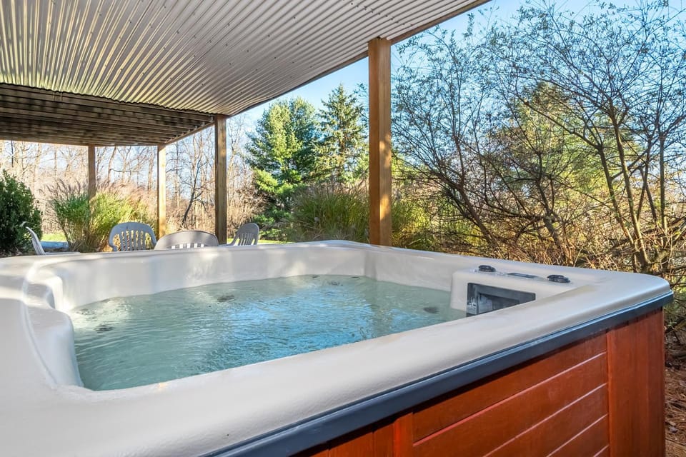 Patio, Natural landscape, Hot Tub, Seating area, Garden view