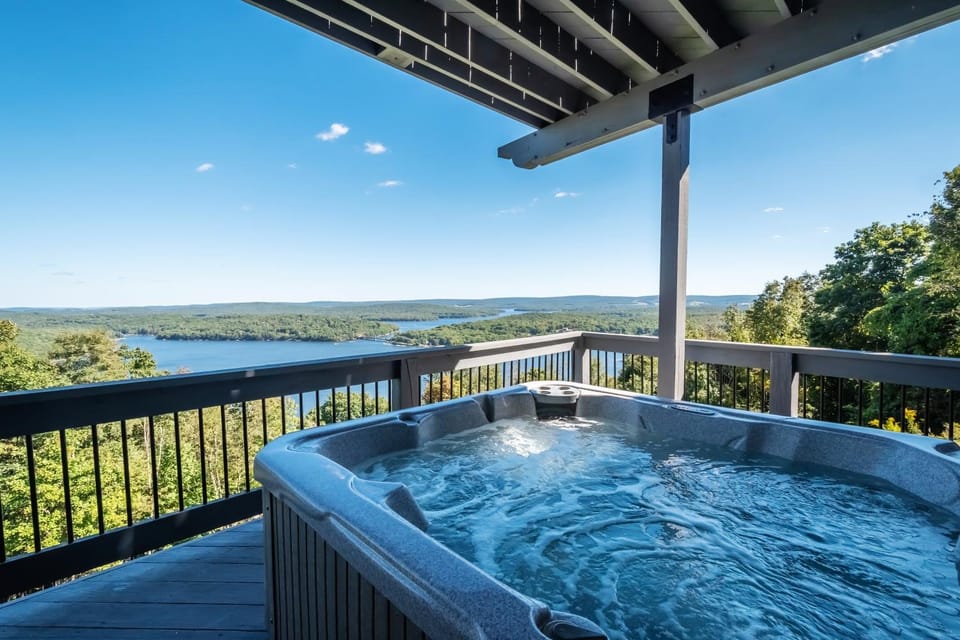 Natural landscape, Hot Tub, Balcony/Terrace, Lake view