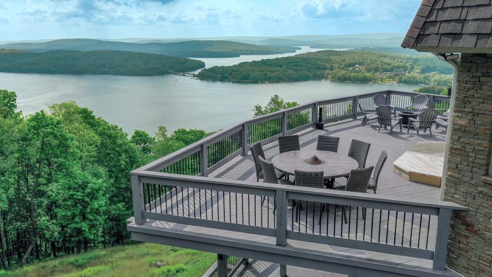 Patio, Natural landscape, Balcony/Terrace, Seating area, Lake view