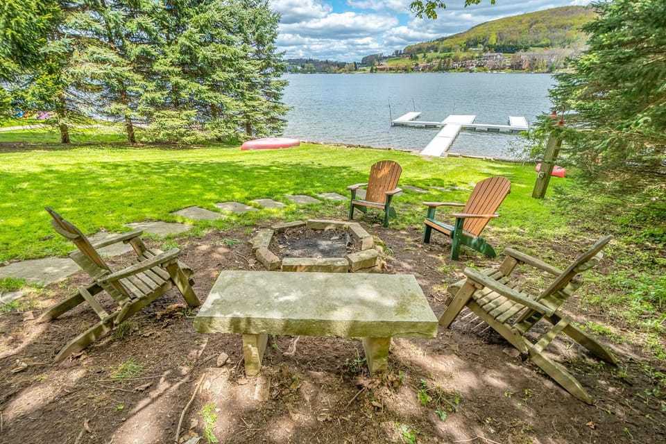 Garden, Seating area, Lake view, fireplace