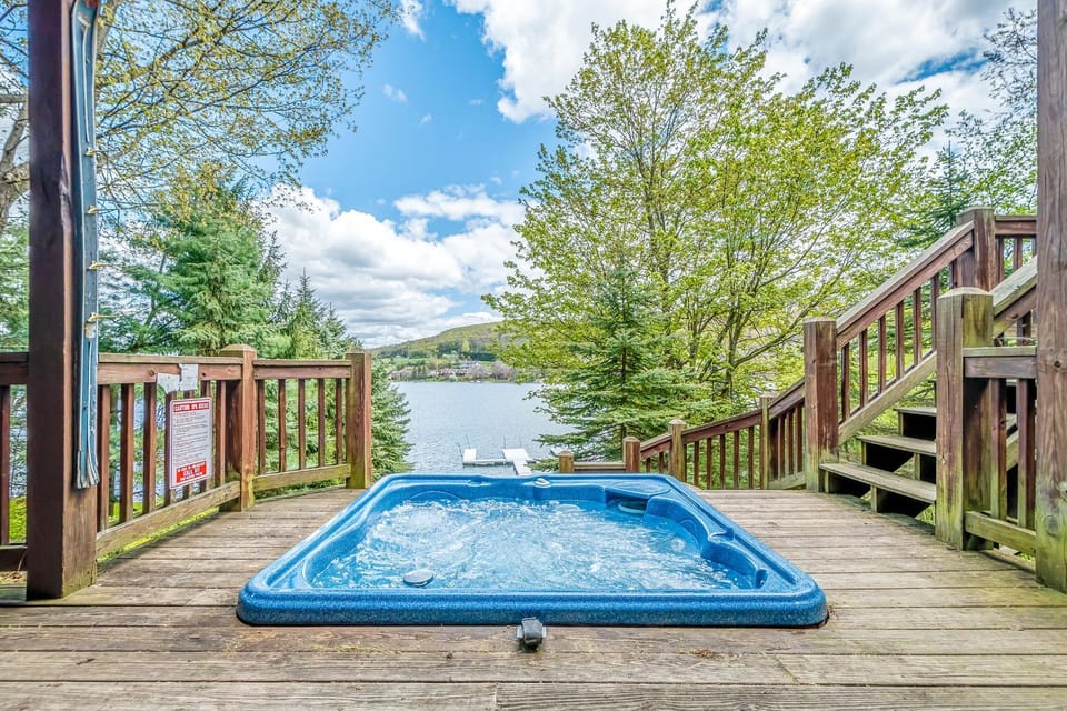 Natural landscape, Hot Tub, Balcony/Terrace, Lake view
