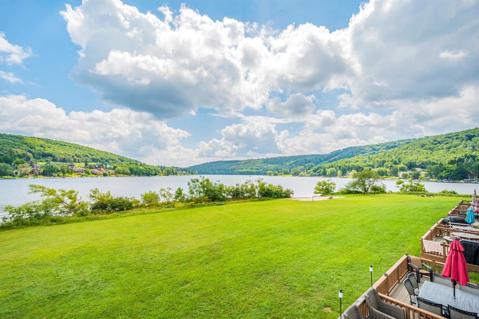Natural landscape, Garden, Balcony/Terrace, Lake view