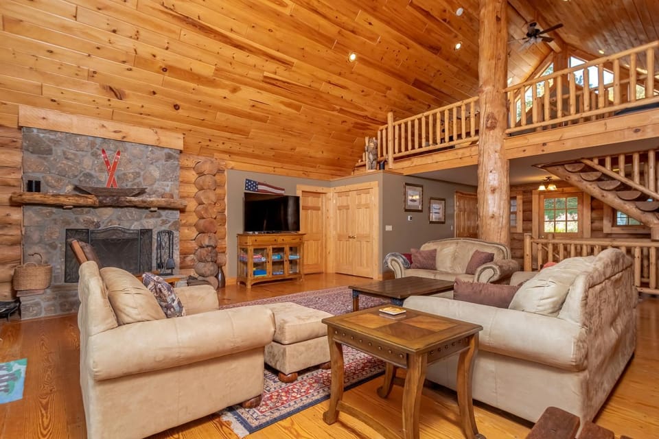 TV and multimedia, Living room, Seating area, fireplace, furniture
