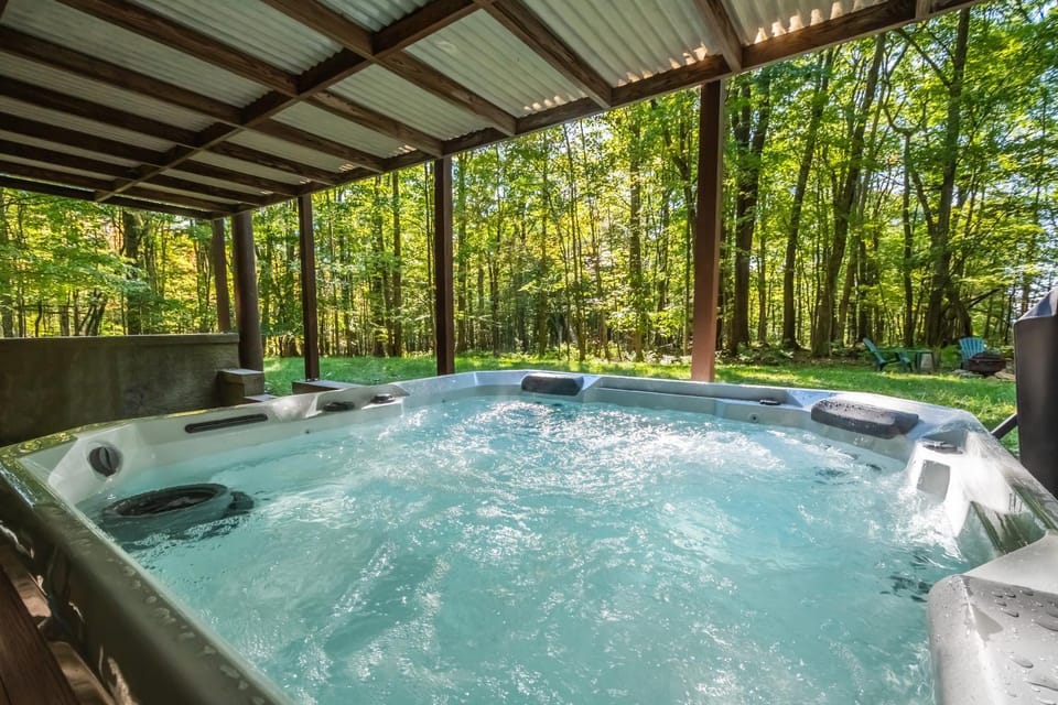 Natural landscape, Hot Tub, Garden view