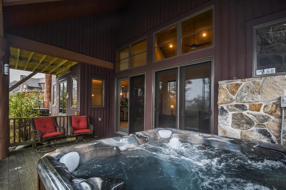 Hot Tub, Balcony/Terrace, Seating area