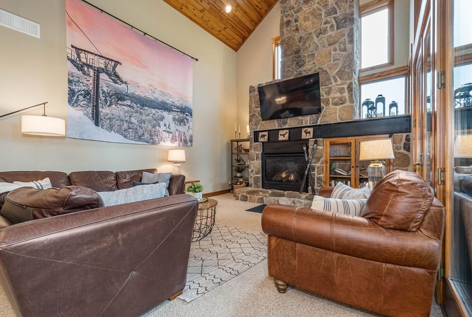 TV and multimedia, Living room, Seating area, Mountain view, fireplace, furniture