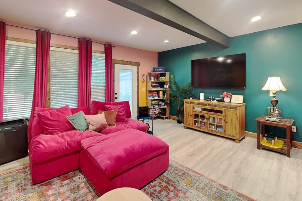 TV and multimedia, Living room, Seating area, furniture