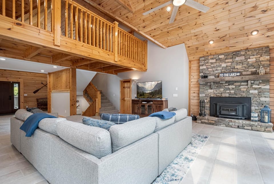 TV and multimedia, Living room, Seating area, fireplace, furniture