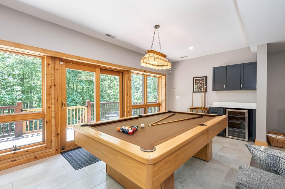Billiard, Game Room, Balcony/Terrace, Lounge or bar, Seating area, Garden view, furniture, minibar