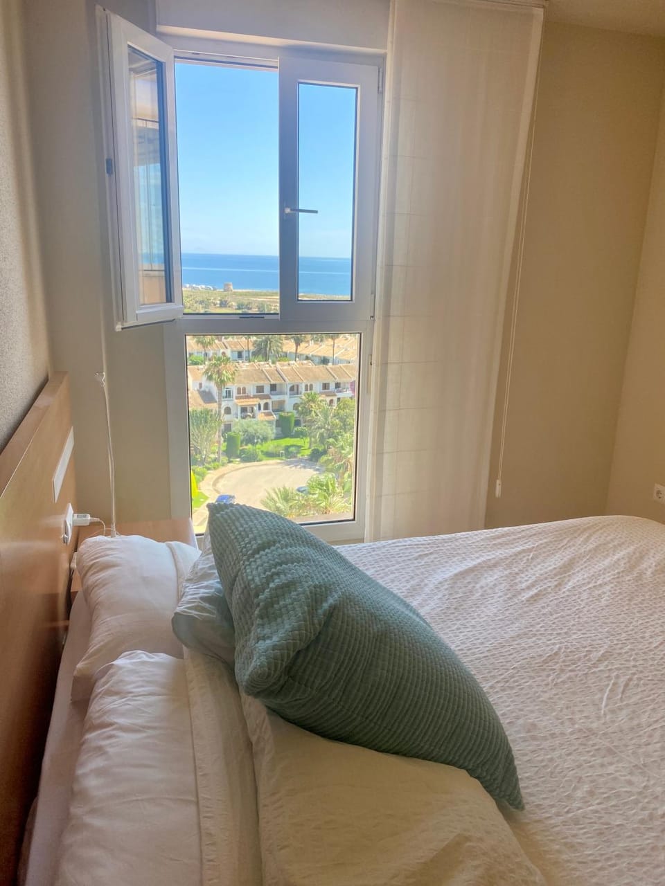 Bed, Natural landscape, Photo of the whole room, Bedroom