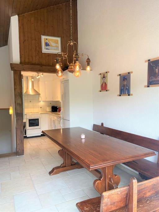 Kitchen or kitchenette, oven