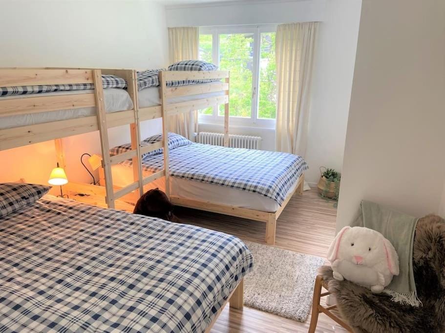 Bedroom, bunk bed