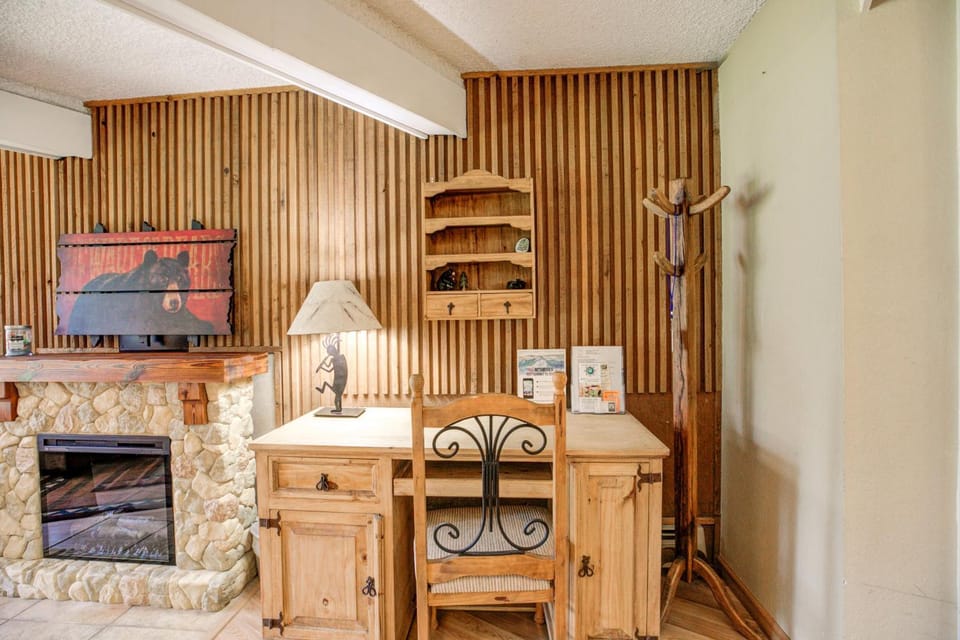 Gold Camp Gold Strike Condo: On Shuttle Route Apartment in Breckenridge