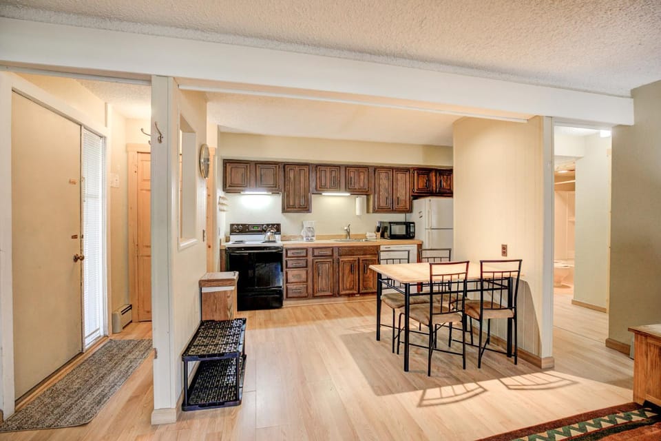 Gold Camp Gold Strike Condo: On Shuttle Route Apartment in Breckenridge