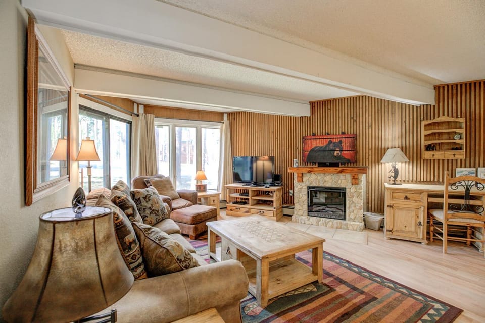 Gold Camp Gold Strike Condo: On Shuttle Route Apartment in Breckenridge