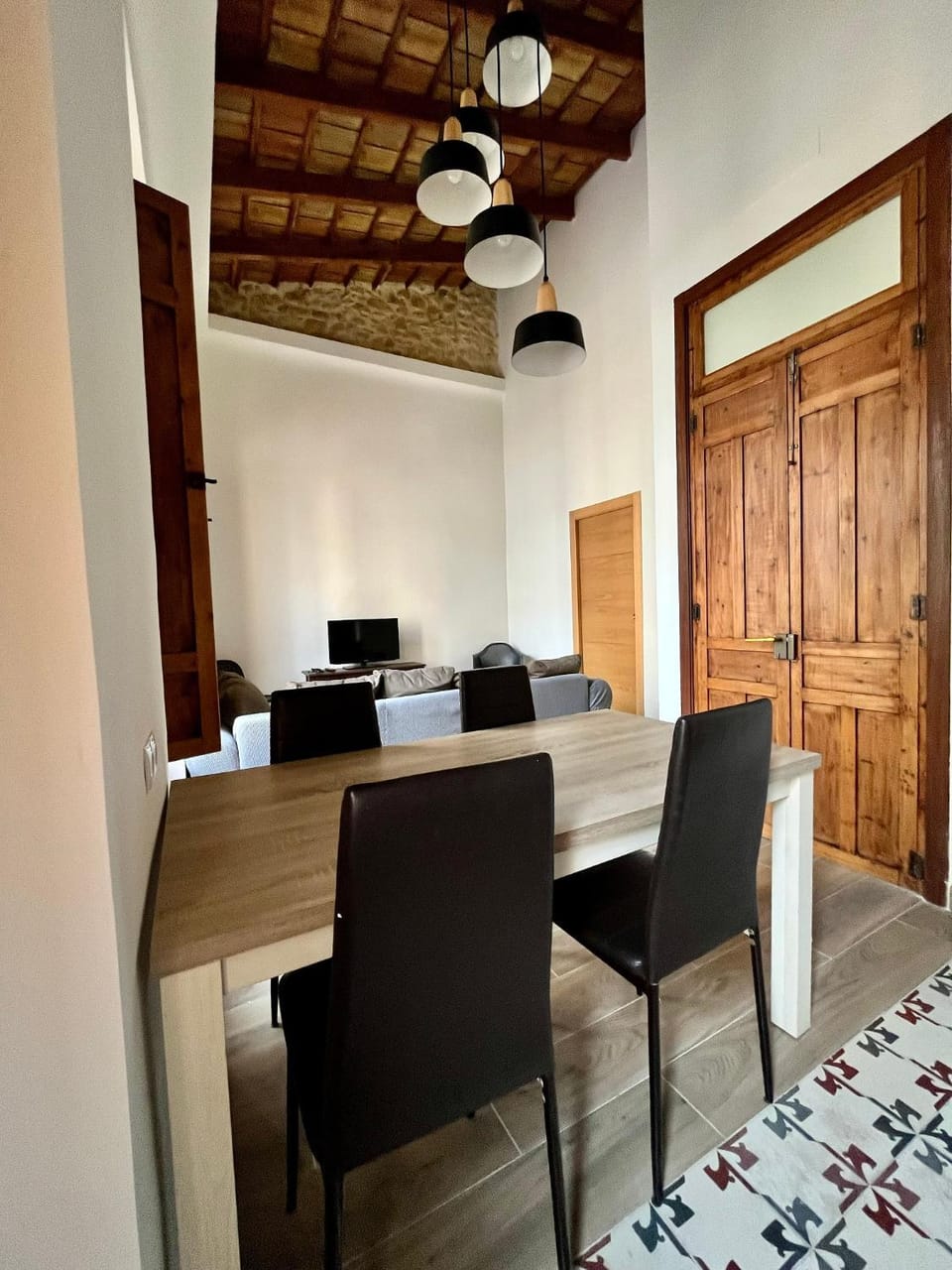 TV and multimedia, Living room, Seating area, Dining area
