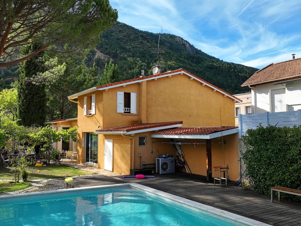Property building, Garden, Garden view, Mountain view, Pool view, Swimming pool