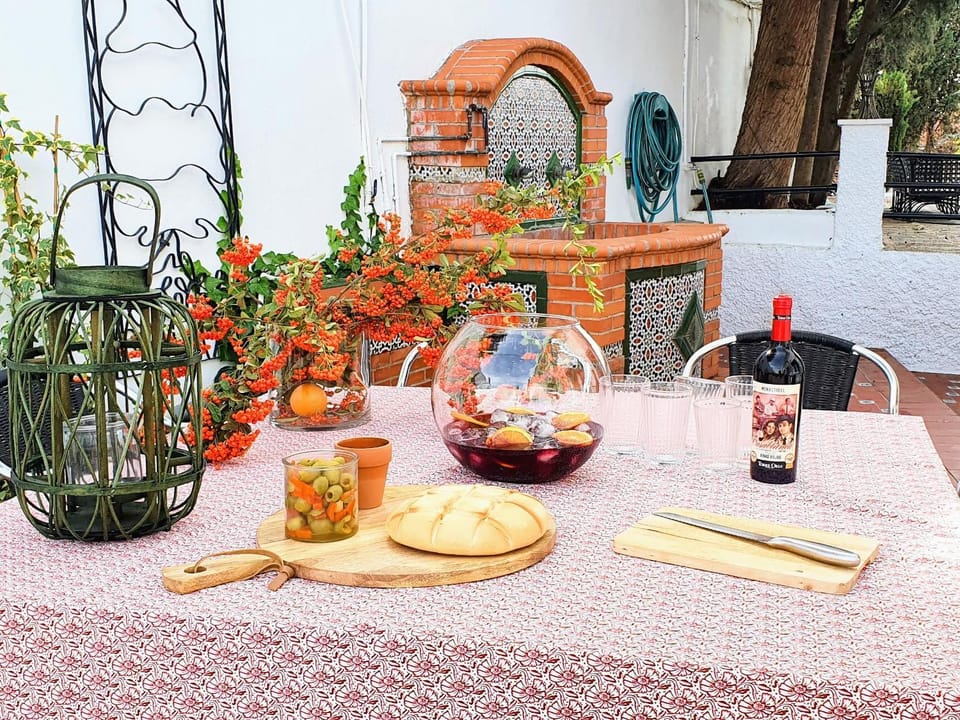 Patio, Off site, BBQ facilities, Food and drinks