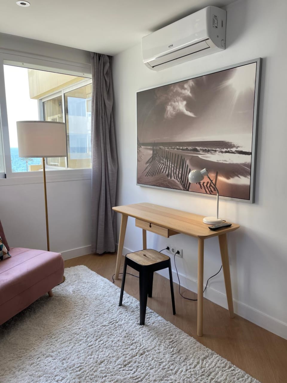 Seating area, Beach, air conditioner
