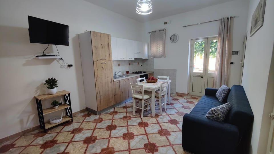 TV and multimedia, Kitchen or kitchenette, Living room, Seating area, Dining area, pet friendly, stove