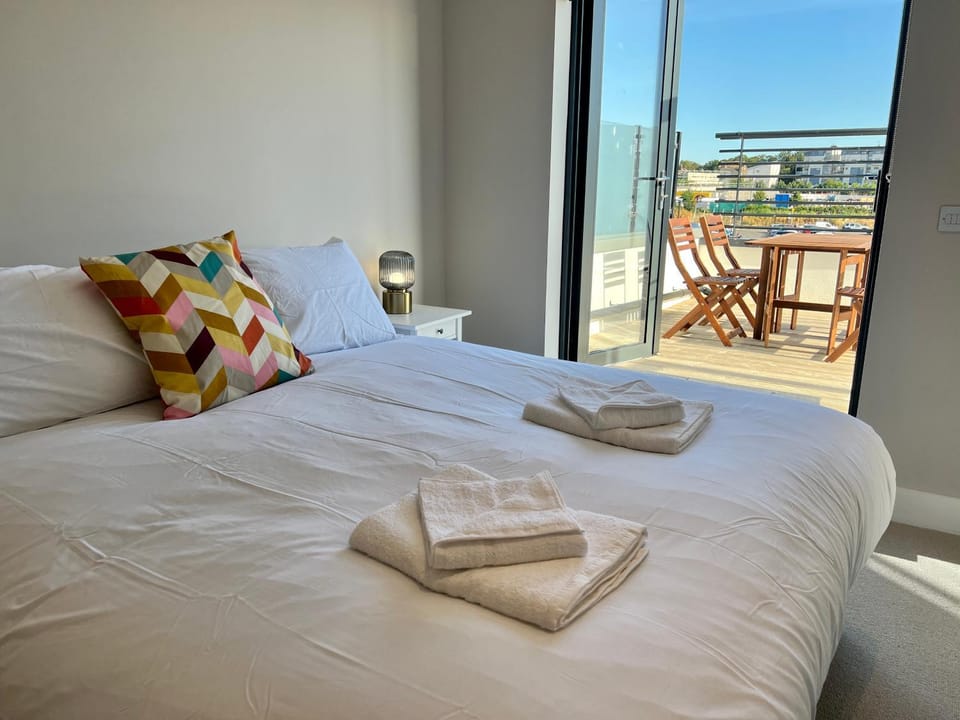 SoHot Stays Sea View Apartments- central location- sleeps 4 Apartment in Margate