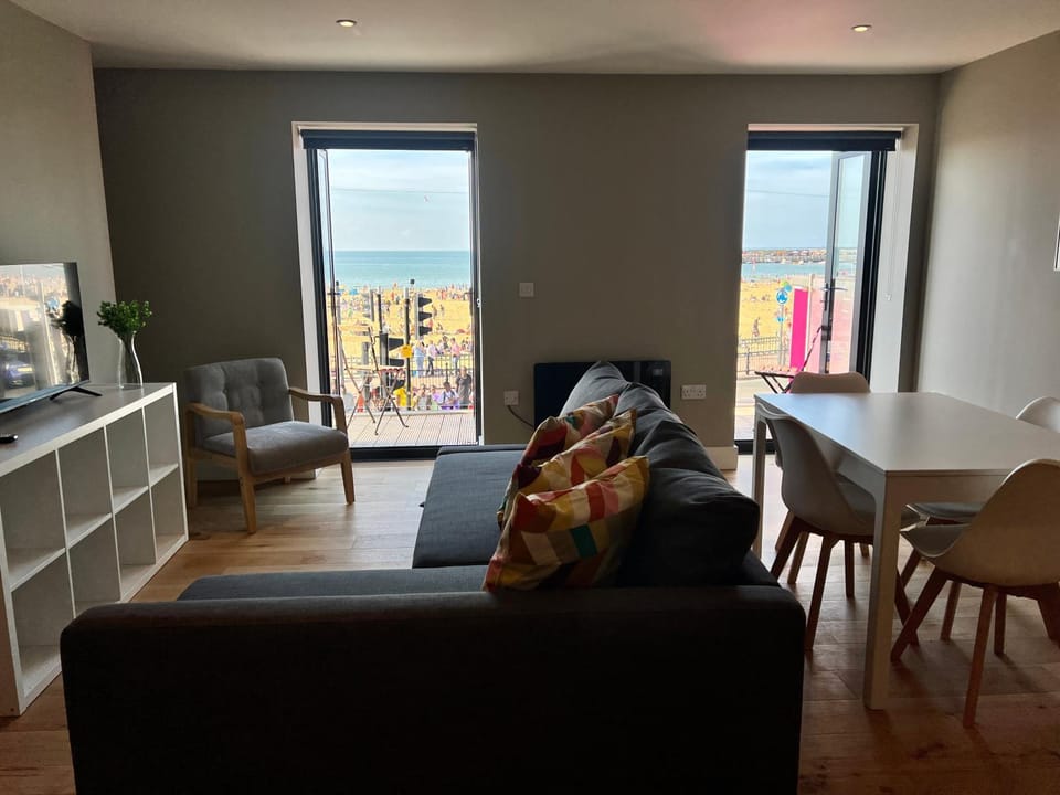 SoHot Stays Sea View Apartments- central location- sleeps 4 Apartment in Margate