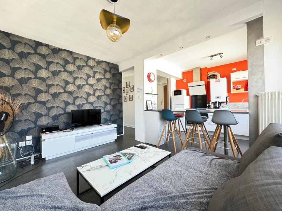 TV and multimedia, Kitchen or kitchenette, Living room, Seating area, Dining area, minibar, oven