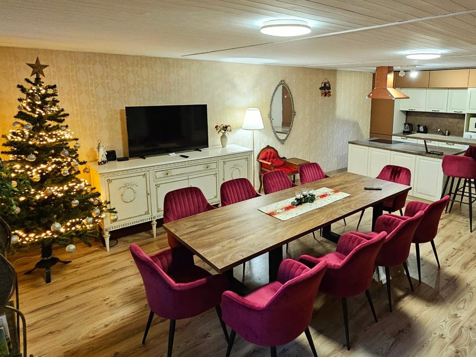 Kitchen or kitchenette, Living room, Dining area