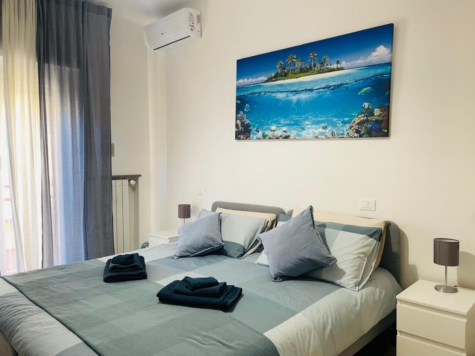 TV and multimedia, Seating area, Bedroom, safe, air conditioner