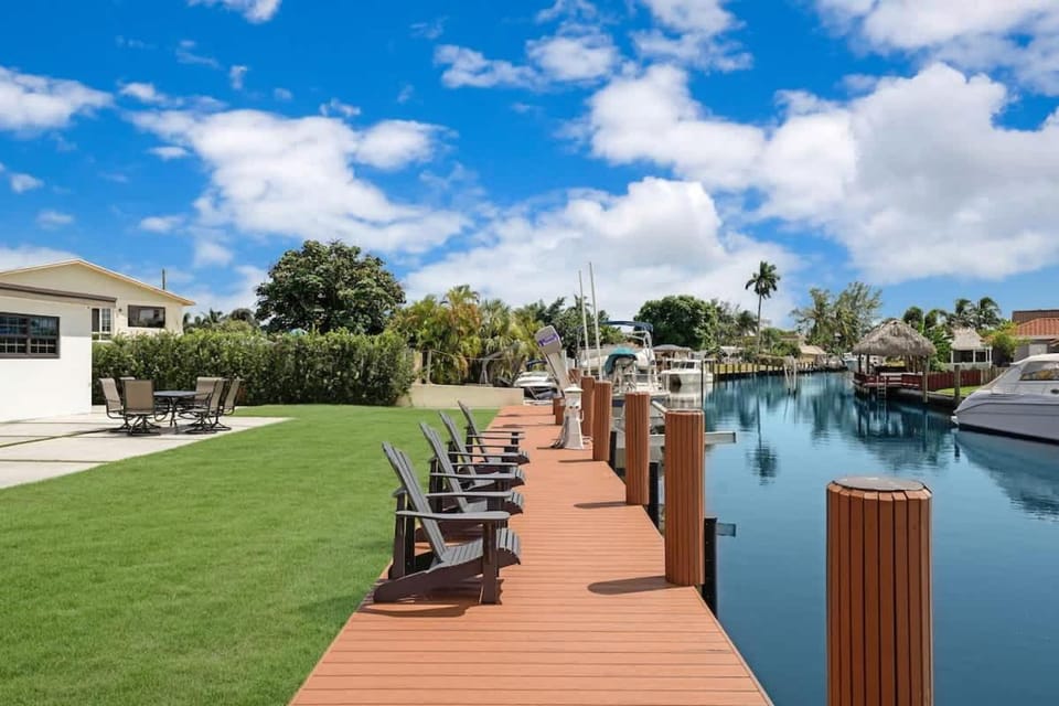 Dania Beach Unit 1 by Dream Vacation House in Dania Beach