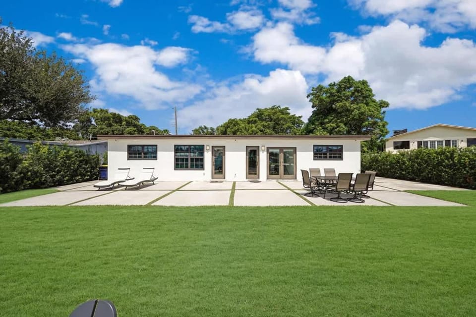 Dania Beach Unit 1 by Dream Vacation House in Dania Beach
