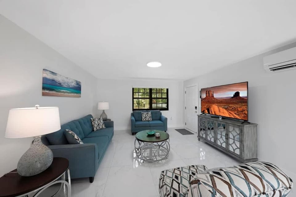 Dania Beach Unit 1 by Dream Vacation House in Dania Beach