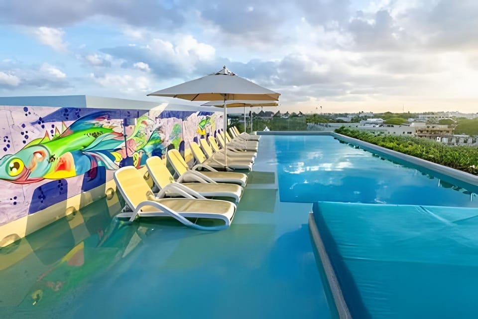 Balcony/Terrace, Pool view, Swimming pool, sunbed