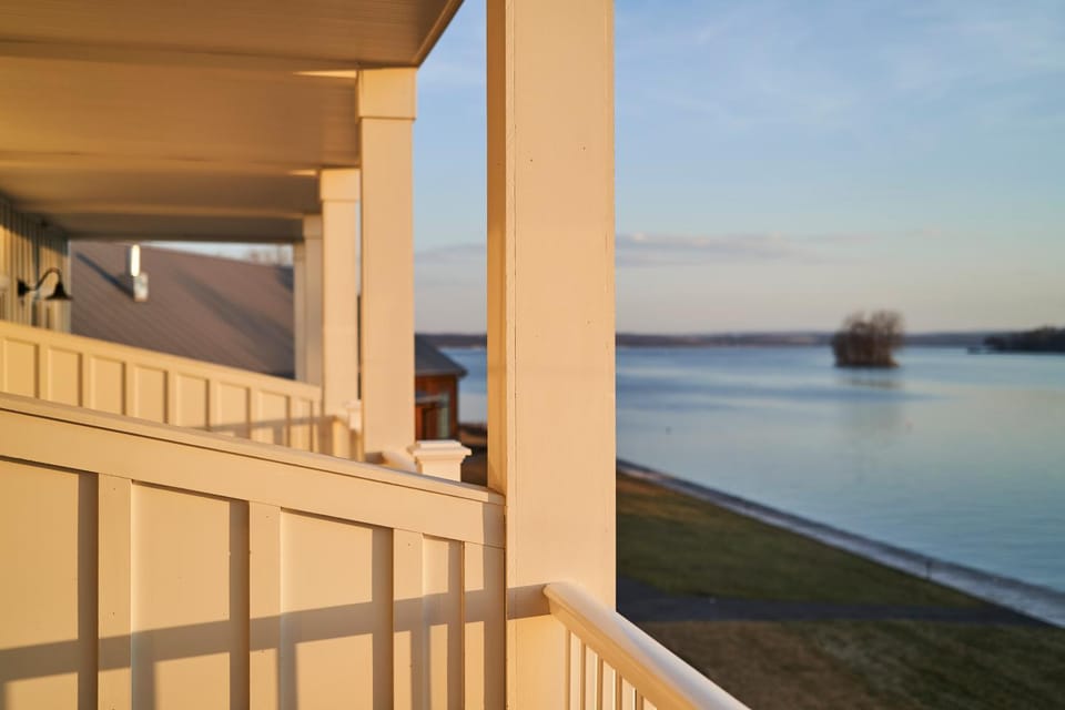 Balcony/Terrace, Lake view