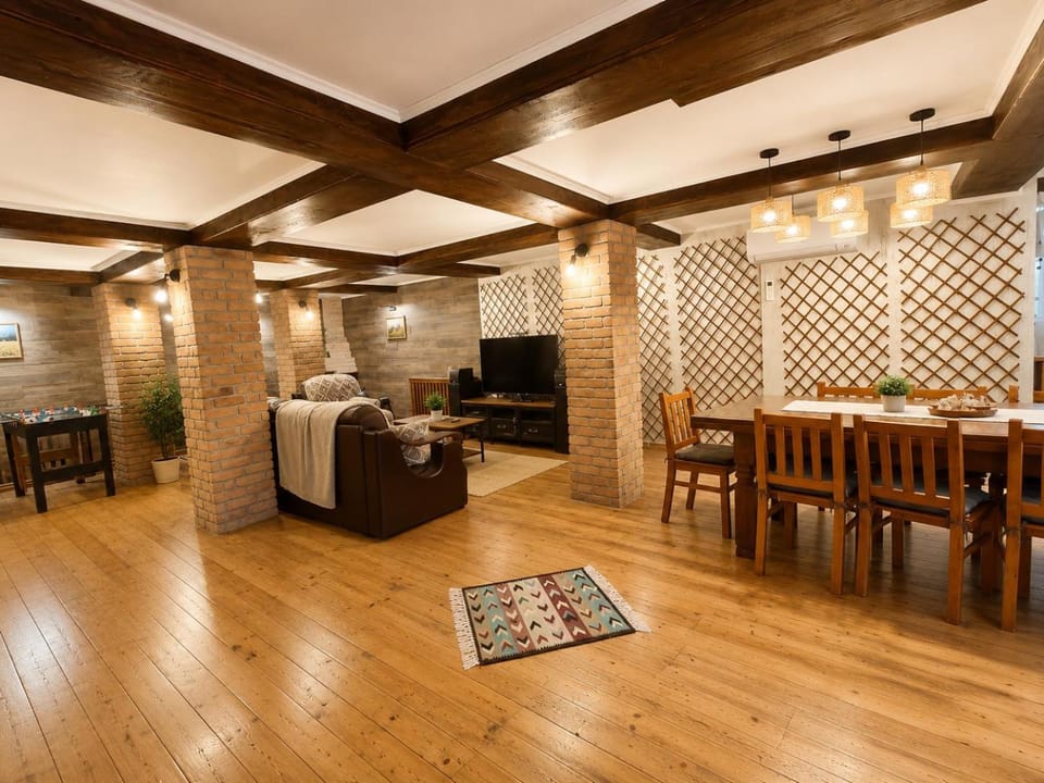 TV and multimedia, Kitchen or kitchenette, Seating area, Dining area