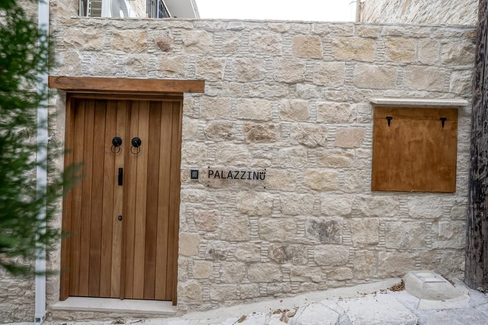 Facade/entrance, Internal: Not applicable to any particular room