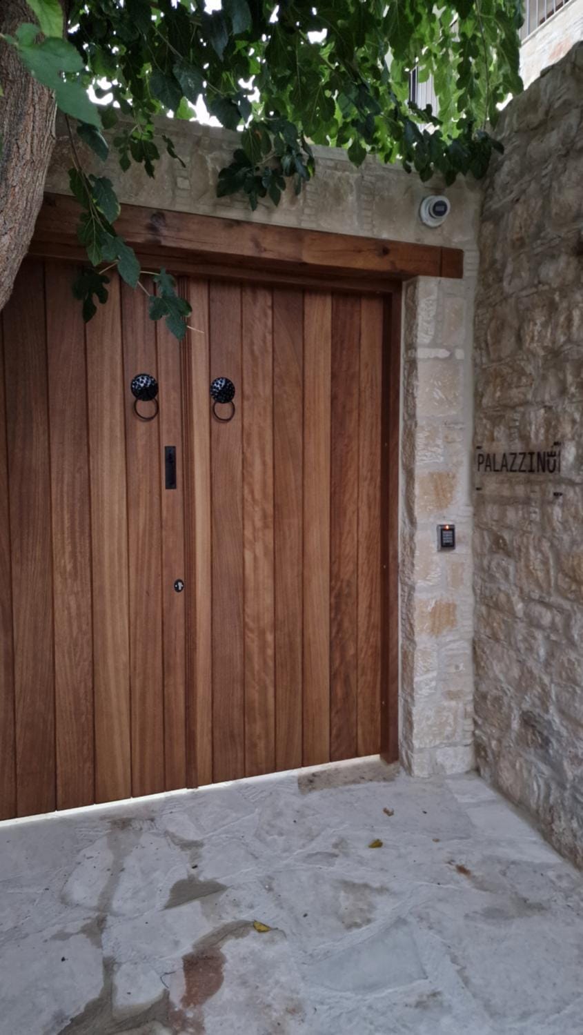 Facade/entrance, Internal: Not applicable to any particular room