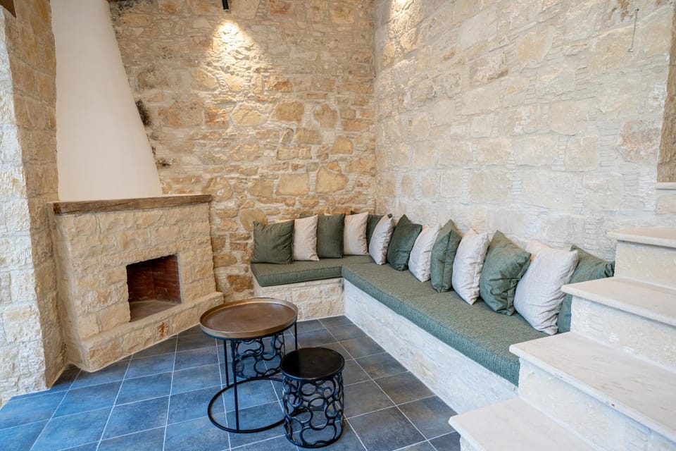 Inner courtyard view, Internal: Not applicable to any particular room