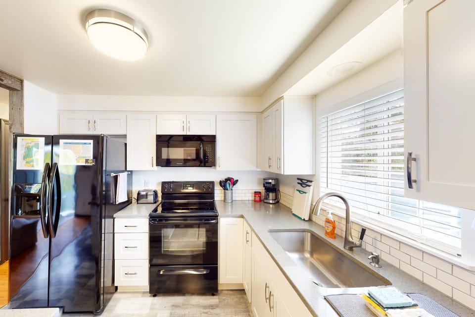 Coastal Calm House in Lincoln Beach