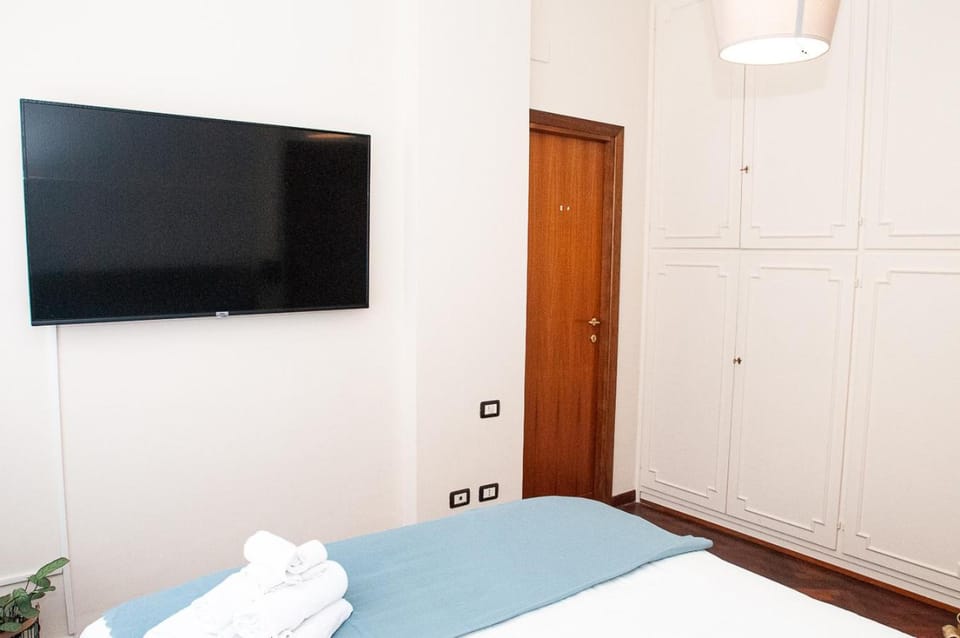 Bed, TV and multimedia, Evening entertainment, wardrobe