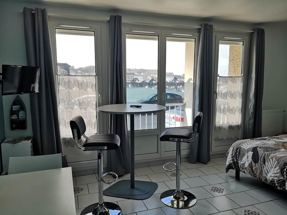 Abri Côtier-3 étoiles-vue imprenable sur port de plaisance Apartment in Normandy