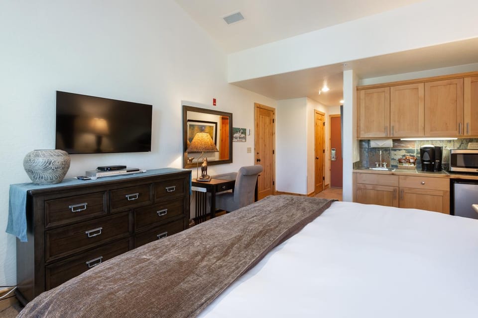 Hotel Room - The Lodges at Deer Valley Hotel in Park City