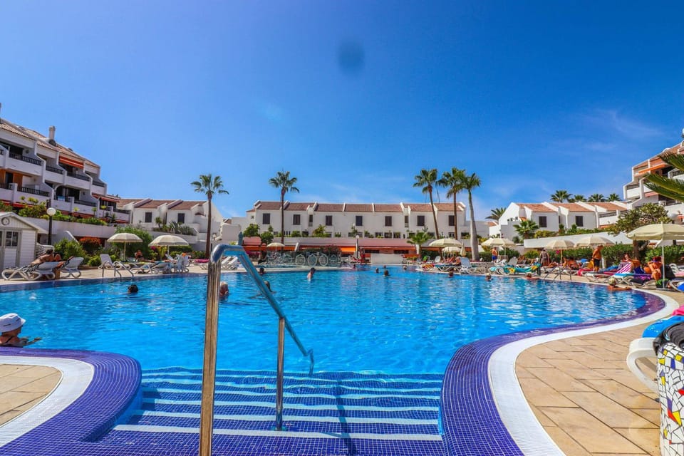 Property building, Pool view, Swimming pool, sunbed